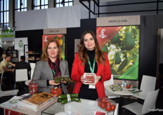 Sonia y Tania, en el stand de Grupo La Caña. La empresa granadina sigue expandiéndose en la producción Bio, gracias a la adquisición de una nueva central en El Ejido, Almería. También han lanzado la nueva marca Caña Nature para productos de V gama como guacamole, gazpacho, salmorejo, tomate rallado, zumos y otras salsas.